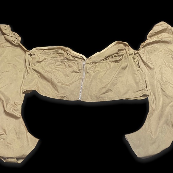 PLT(PRETTY LITTLE THING) Plus Camel Woven Ruched Front Square Neck Crop Top - Picture 2 of 2